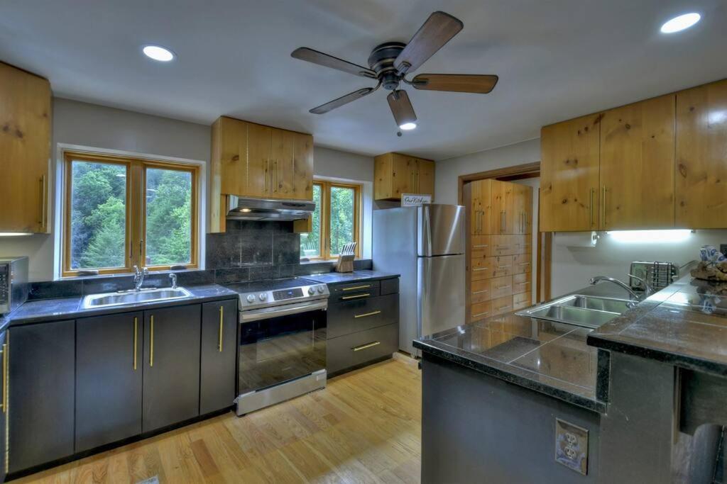 The Chariot - Creek Front With Hottub, Fire Pits, Billiards, Ev Charger - Sandalwood Stays Blue Ridge Exteriér fotografie