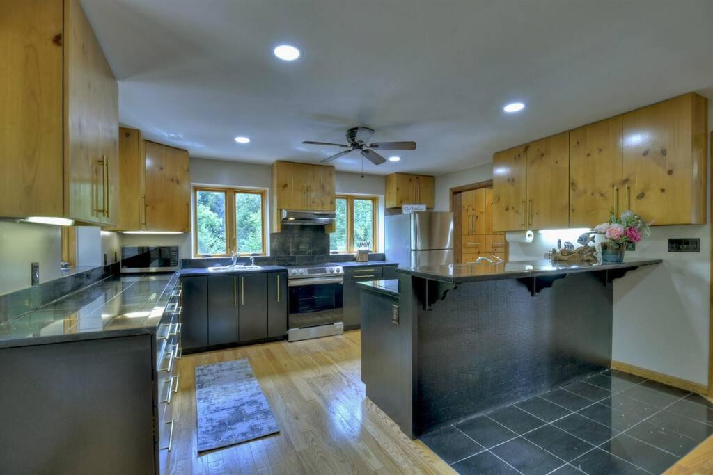 The Chariot - Creek Front With Hottub, Fire Pits, Billiards, Ev Charger - Sandalwood Stays Blue Ridge Exteriér fotografie